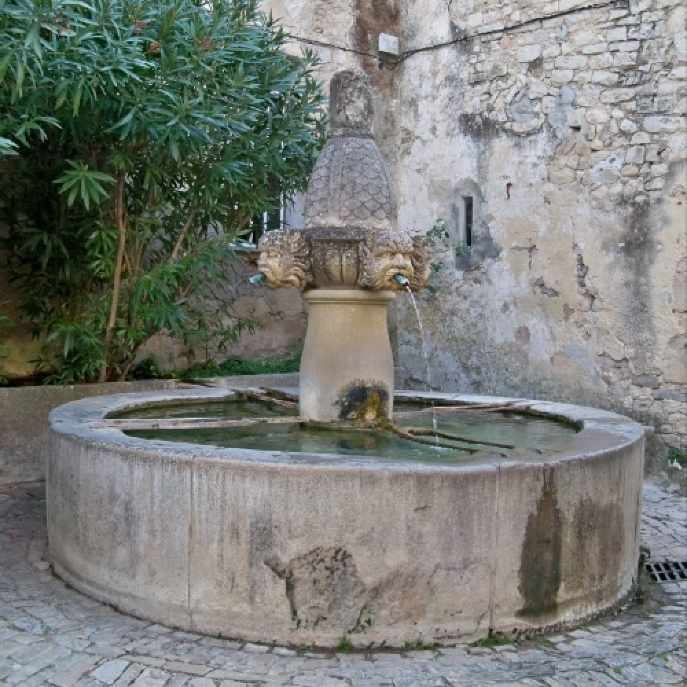 FONTAINE DES MASCARONS