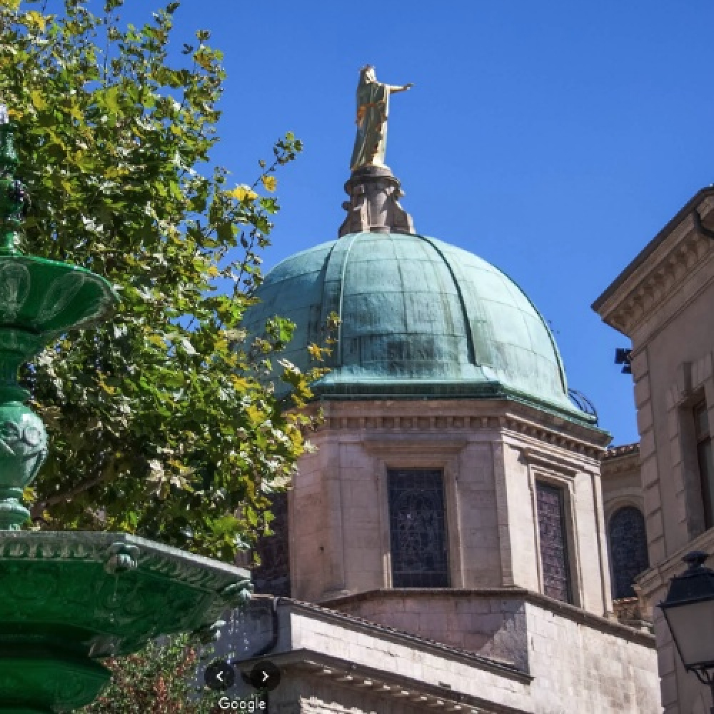 Édifiée au cœur de la cité antique