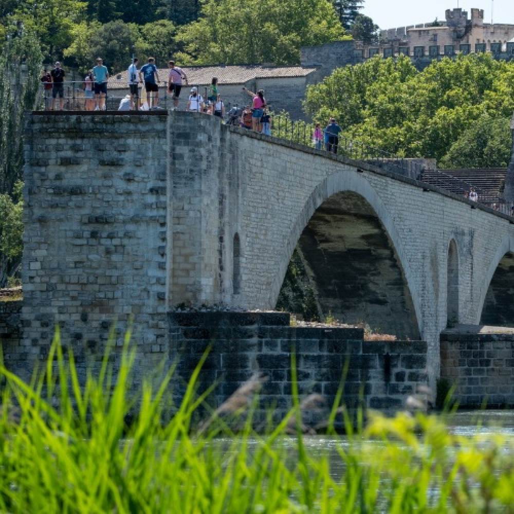 Sur le pont, on y danse !