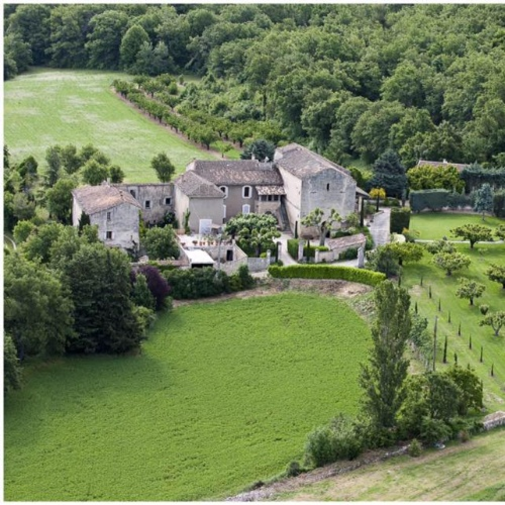 Au pied du rocher de Saignon