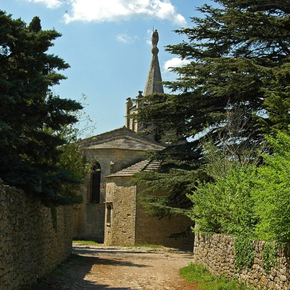 Domine la vallée du Calavon